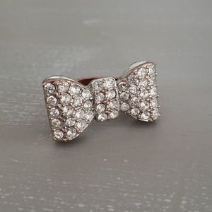 RHINESTINE BOW COCKTAIL RING